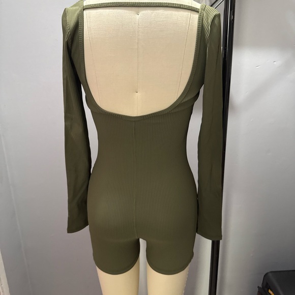 Forever 21 Olive Green Ribbed Long Sleeve Outfit - Picture 4 of 7
